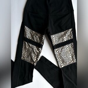 TAVI‎ High Waisted Leggings Snake Print Size Small, EUC! Super Soft, Great Fit!